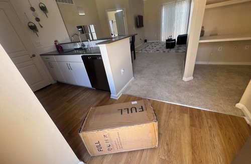 Valencia Apartment | Chic two bedroom two bath SiX FLAGS.