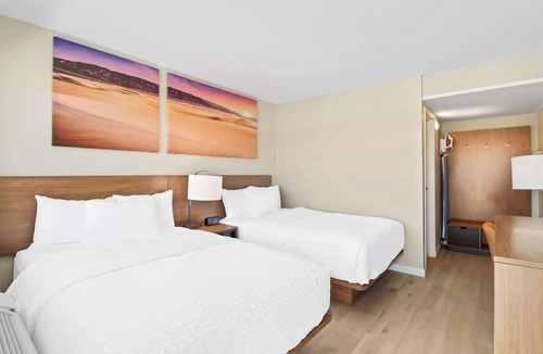 Ridgecrest Hotel | Clarion Pointe Ridgecrest near China Lake Naval Station