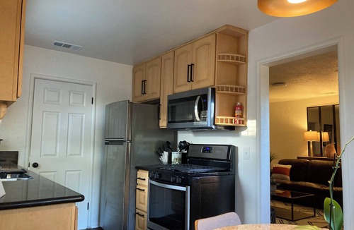 Modesto House | Clean Luxury & Comfortable Beds - Centrally Located Home with Backyard