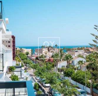 Mil Palmeras Apartment | Cobalt Canvas Residence, Luxury Seaview Flat, by OYOOSTAYS
