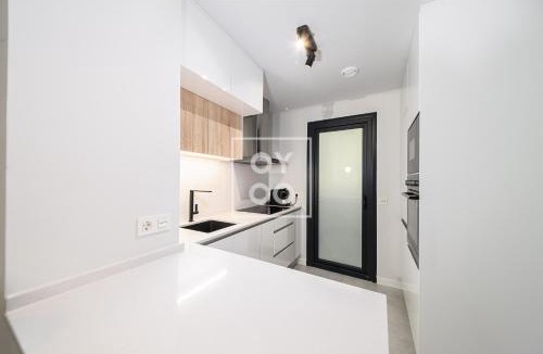 Mil Palmeras Apartment | Cobalt Canvas Residence, Luxury Seaview Flat, by OYOOSTAYS