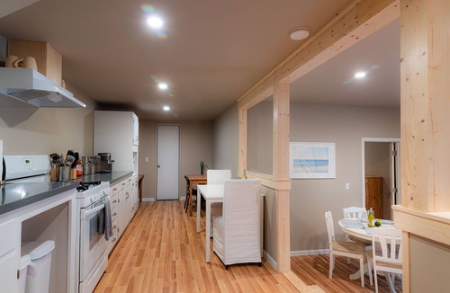 Kelseyville House | Cobb Mountain Chalet King Size Suite