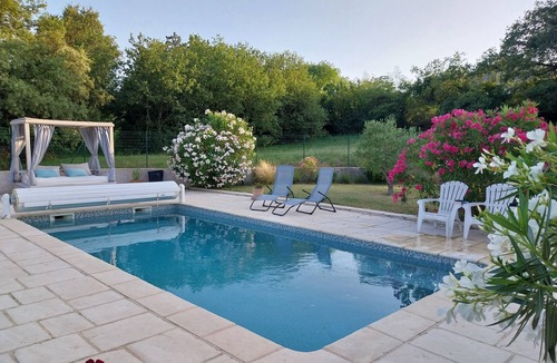 Malataverne Apartment | Comfortable accommodation in quiet Provencal countryside, with swimming pool and spa.