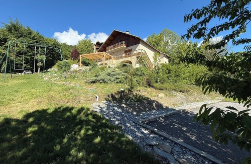 Embrun Ski Chalet | Comfortable Cottage – Sleeps 15 – Panoramic Mountain View, Terrace, Hautes-Alpes