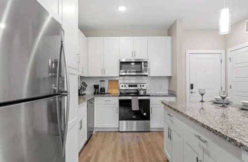 Southeast Orlando Apartment | Comfortable Stay King Bed Near Parks, Pet-Friendly