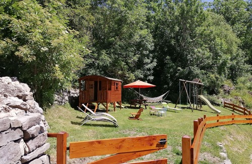 Saint-Disdier Cottage | Cosy gîte in a quiet location. Nature and magnificent views