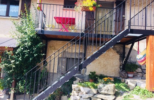 Saint-Disdier Cottage | Cosy gîte in a quiet location. Nature and magnificent views