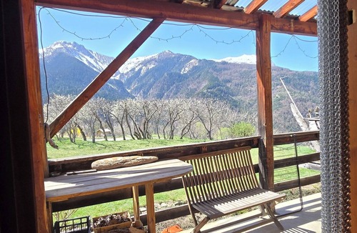 Les Sagnieres Apartment | Cosy gîte, pool and mountain views. Near Serre-Ponçon