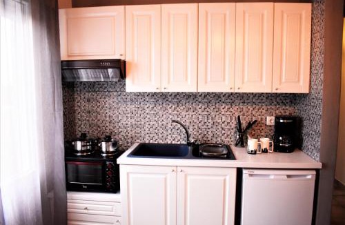 Komotini Apartment | Cozy and Modern