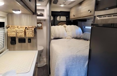 Fallbrook House | Cozy Campervan in peaceful Fallbrook sleeps 2