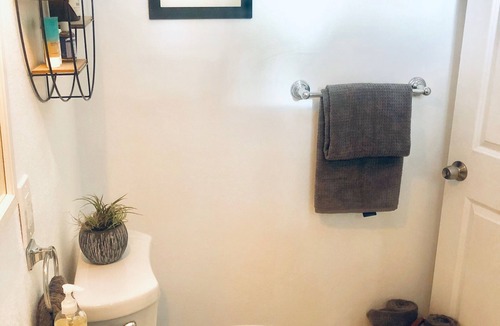 Redwood Heights Apartment | CozyOaks Studio - Charming cottage in woodsy Oakland with WiFi access