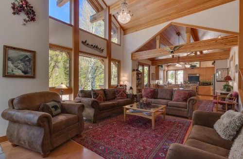 Alpine Meadows House | Creek Side- 4 Primary Suites, Hot Tub, Shuttle to Slopes, Pet Friendly