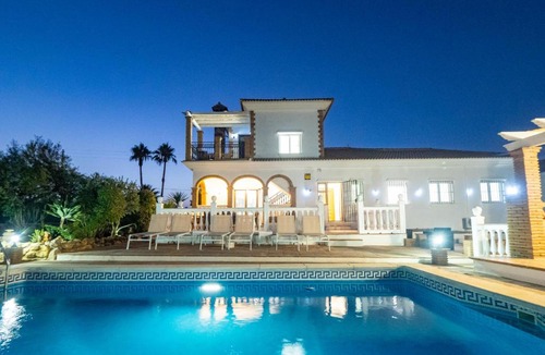 Alhaurin de la Torre Villa | Cubo's Villa Blanca Alhaurin