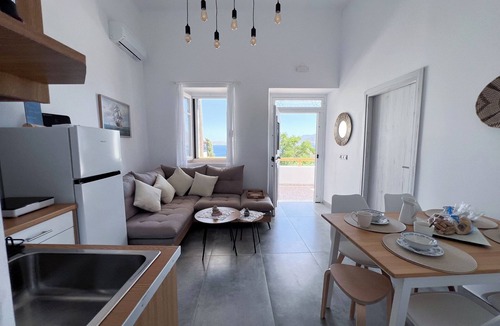 Adamas House | Cycladic Home with a view - 2 min walk from the beach!