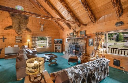 South Fork House | Dawson’s Rustic Haven in South Fork, CO