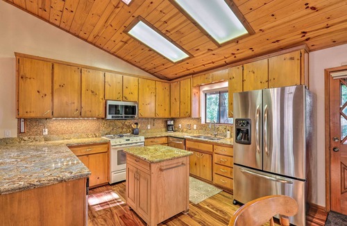 Twain Harte Cabin | Deck w/Forest Views: Quiet Twain Harte Cabin!