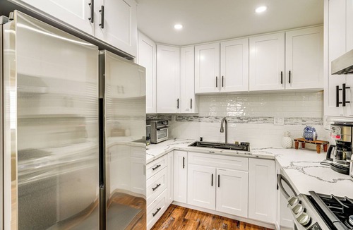 Del Rey Oaks Cottage | Del Rey Oaks Vacation Home w/Mini-golf Course!