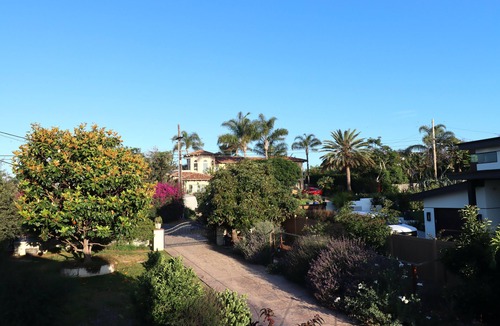 Leucadia House | Delightful Treehouse Bungalow with WiFi in Leucadia
