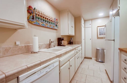 Solana Beach Condo | Deluxe Condo, Steps to the beach, Seascape Sur, Oceanfront Complex 3 bd, 3ba