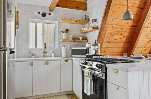 Running Springs Ski Chalet | Designer A Frame with AC Pets Big Bear NEW Hot Tub