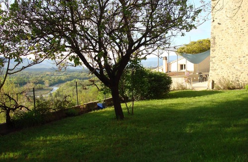 Theze House | Detached 3-star village house overlooking the Durance river.