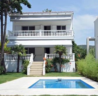 Toroni Villa | Divine Villa