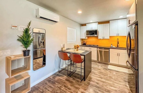 El Centro House | Double Queen Studio*FullKitchen*75"TV*W/D*Rainfall