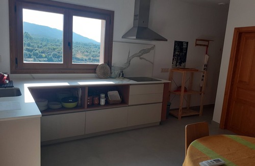 Belmonte de San Jose House | Edificio con Taller y Patio Interior, a los Márgenes de un Acogedor Pueblo