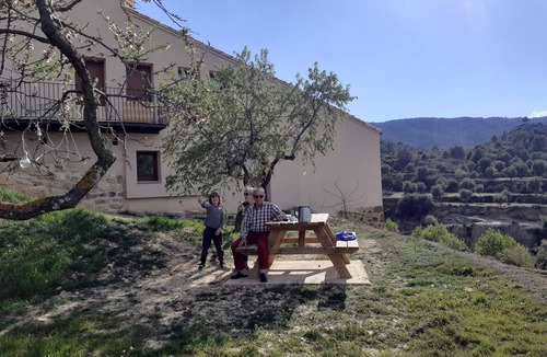 Belmonte de San Jose House | Edificio con Taller y Patio Interior, a los Márgenes de un Acogedor Pueblo