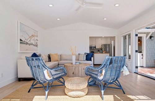 East Mesa House | Elevated Seaside Escape with Charming Interior & Relaxing Outdoor Spaces