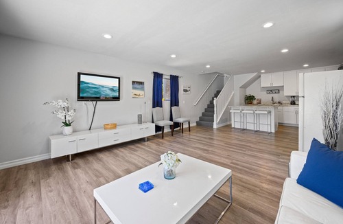 Encinitas Villa | Encinitas Beach House with Peek Views and Large Yard