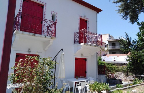 Horto Apartment | Epavli Sofia 1st floor apartment 30 metres from the sea