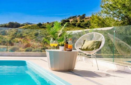 Archidona House | Escapada premium con jacuzzi y piscina climatizada