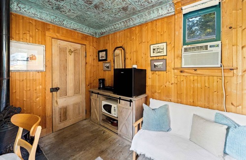 Julian House | Escape to Rustic Studio | Fireplace + Modern Comfort