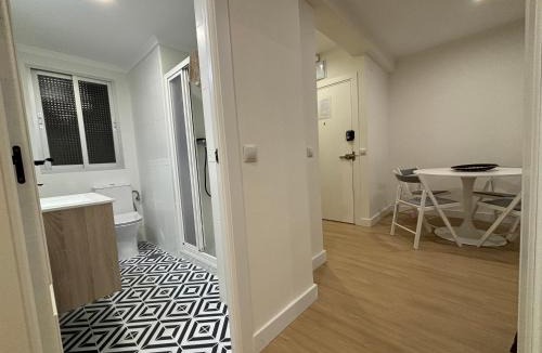 Aranjuez Apartment | Espacioso Apartamento Familiar con terraza en Aranjuez - Confort, Tranquilidad, cerca de Parque Warner y Parque Temático Puy du Fou