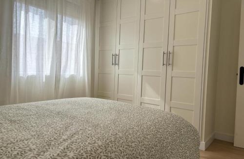 Aranjuez Apartment | Espacioso Apartamento Familiar con terraza en Aranjuez - Confort, Tranquilidad, cerca de Parque Warner y Parque Temático Puy du Fou