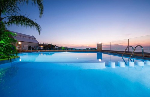 Kalathas Apartment | Esplanade Apartments - Heated Pool