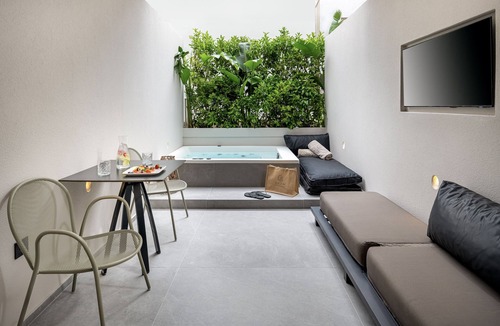 Pothia Hotel | Evanik Chic Hotel