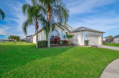 Crescent Lakes Villa | Executive 4 bed 3 bath villa, lake view, large pool, spa, 30 mins from Disney.