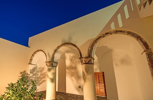Pyrgos Villa | Exquisite Santorini Villa | 1 Bedroom Suite | Villa Ignia | Pyrgos