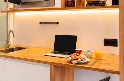 Cuatro Caminos Hostel | Far Home Bernabeu