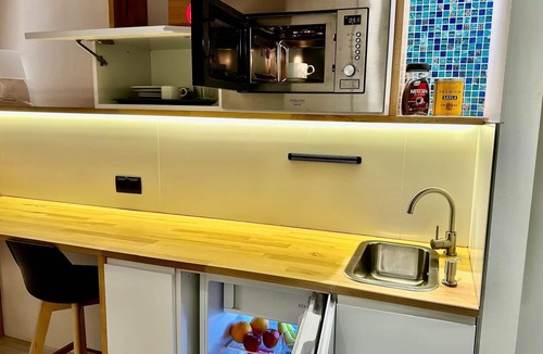 Cuatro Caminos Hostel | Far Home Bernabeu