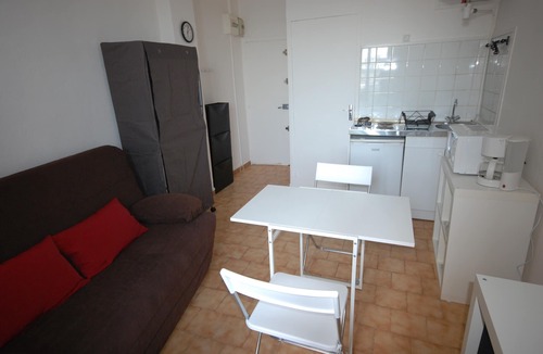 Martigues Apartment | Ferriere cozy studio area with canal view - Easy parking and shops