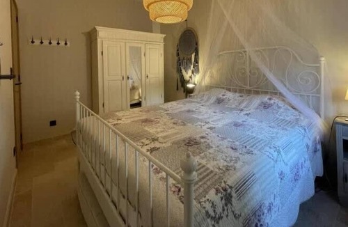 Villars Villa | Fleur de Lys Summary: