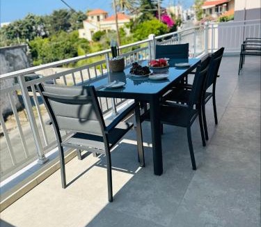 Petaloudes Apartment | Flev's House with Jacuzzi & Rooftop BBQ