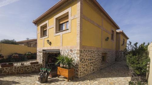 Cobisa House | Flor de la Jara