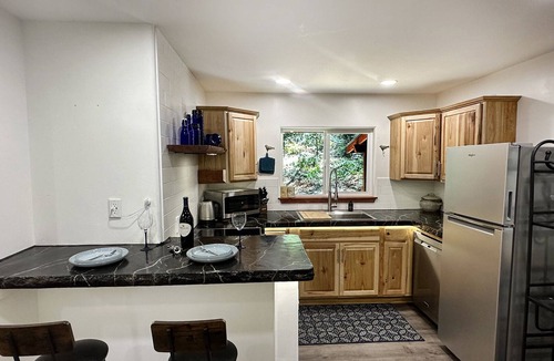 Nevada City Cabin | Forest Mountain Cabin, minutes to Downtown, trails, rivers & lakes