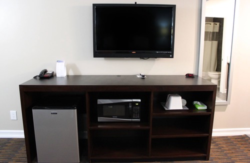 East Whittier Hotel | Friendly Hills Inn - Whittier, Los Angeles
