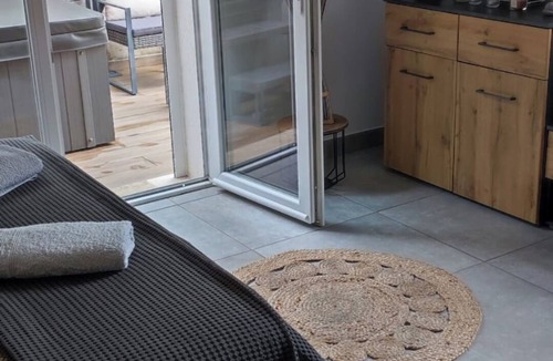 Sollies Pont Apartment | Fully equipped studio with free parking and spa (optional).