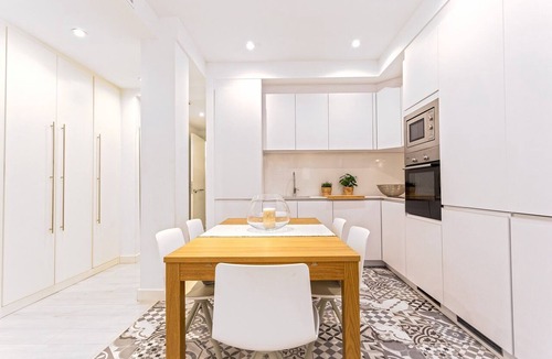 Central District Apartment | Genteel Home Zacatin 103